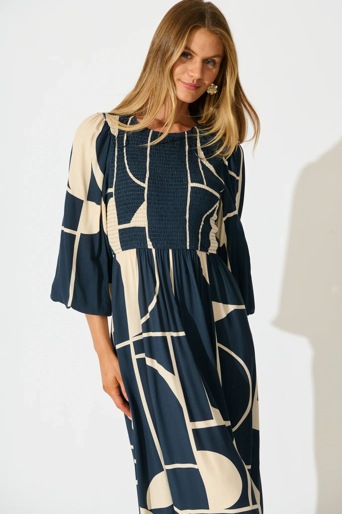 Calissa Midi Dress in Navy Linen Blend - 图片 2